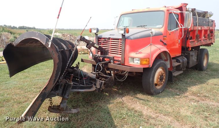 image for item IJ9906 1993 International 4900  dump truck