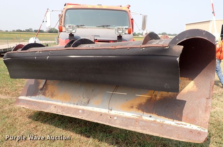 image for item IJ9906 1993 International 4900  dump truck