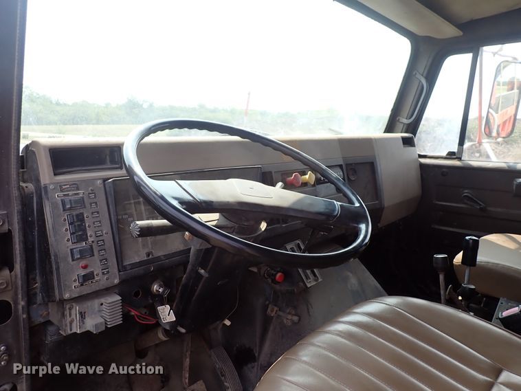 image for item IJ9906 1993 International 4900  dump truck