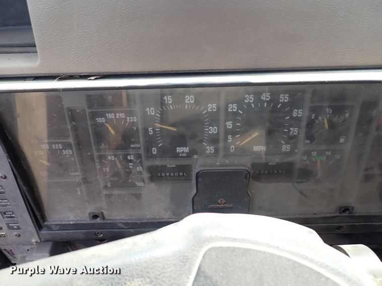 image for item IJ9906 1993 International 4900  dump truck