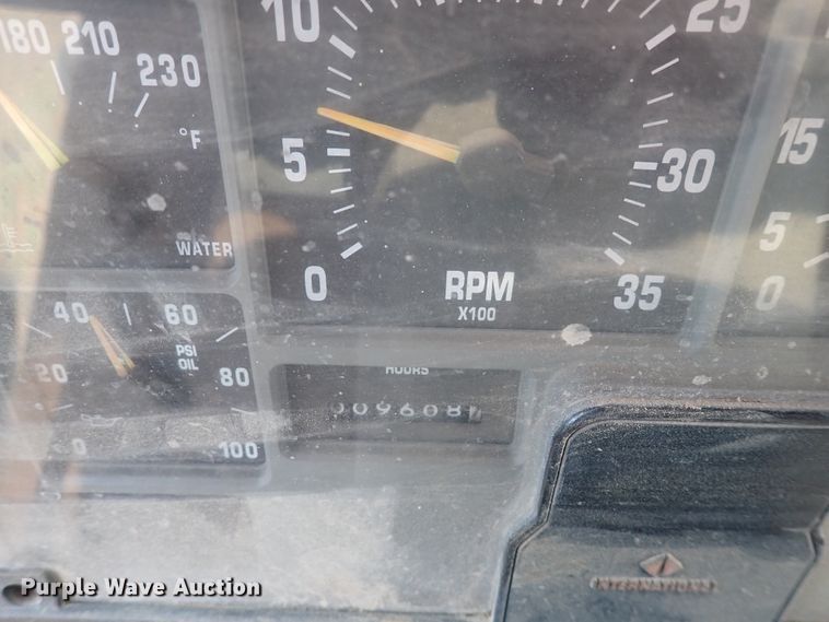 image for item IJ9906 1993 International 4900  dump truck