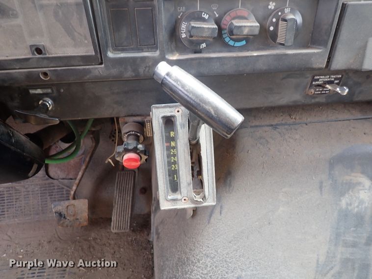 image for item IJ9906 1993 International 4900  dump truck