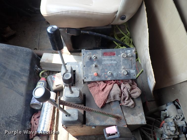 image for item IJ9906 1993 International 4900  dump truck