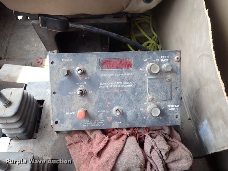 image for item IJ9906 1993 International 4900  dump truck