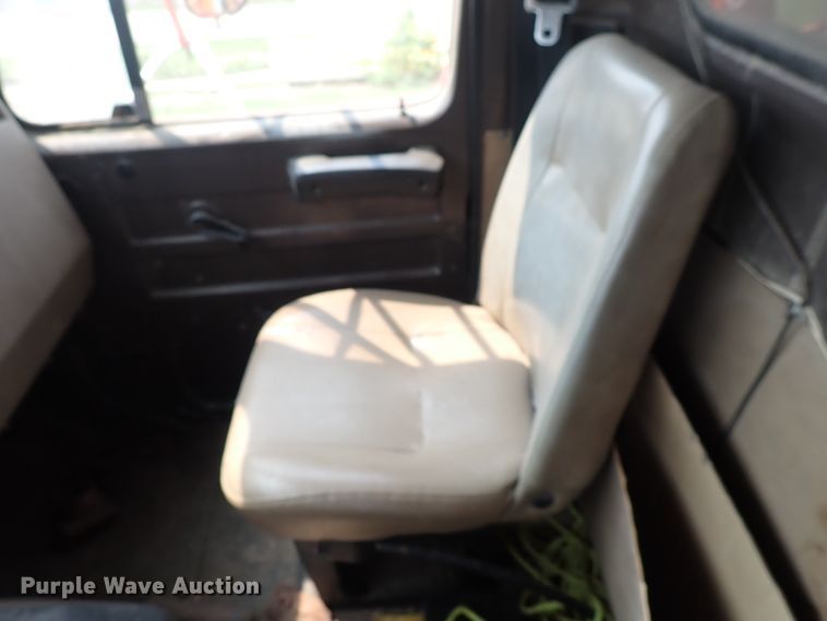 image for item IJ9906 1993 International 4900  dump truck