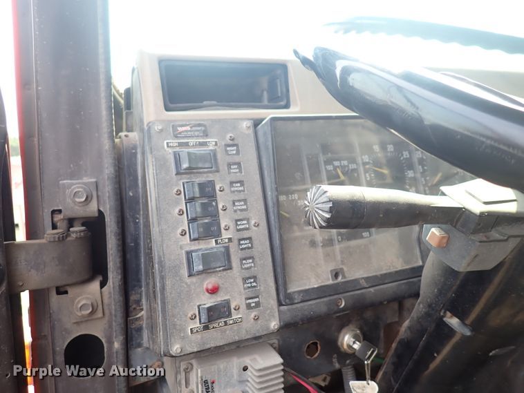 image for item IJ9906 1993 International 4900  dump truck