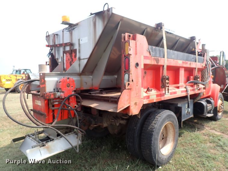 image for item IJ9906 1993 International 4900  dump truck