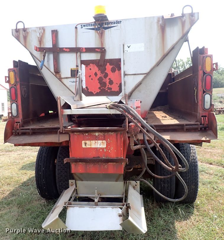 image for item IJ9906 1993 International 4900  dump truck