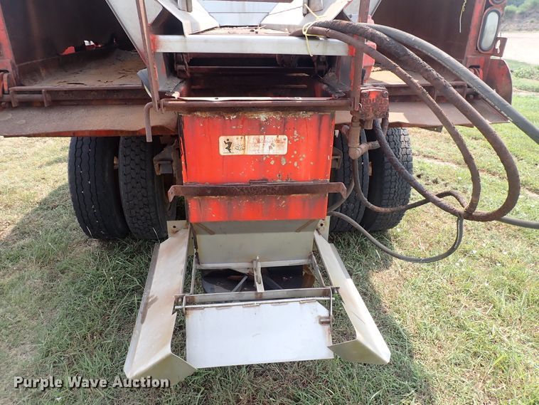 image for item IJ9906 1993 International 4900  dump truck