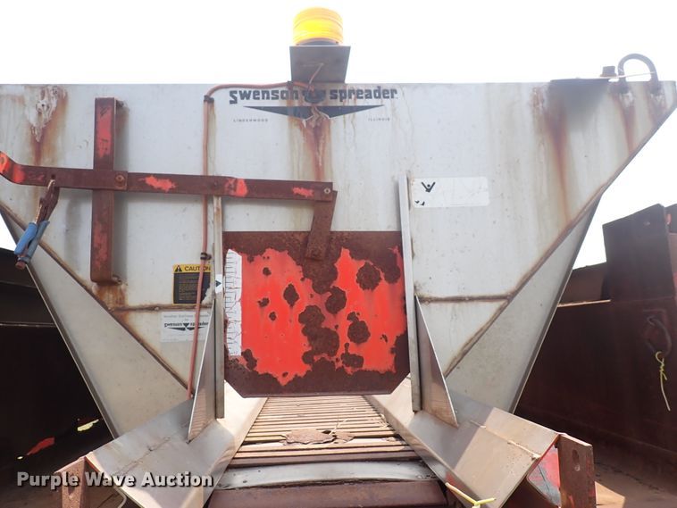 image for item IJ9906 1993 International 4900  dump truck