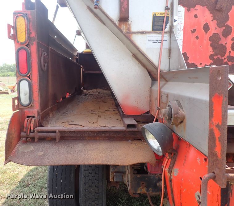 image for item IJ9906 1993 International 4900  dump truck