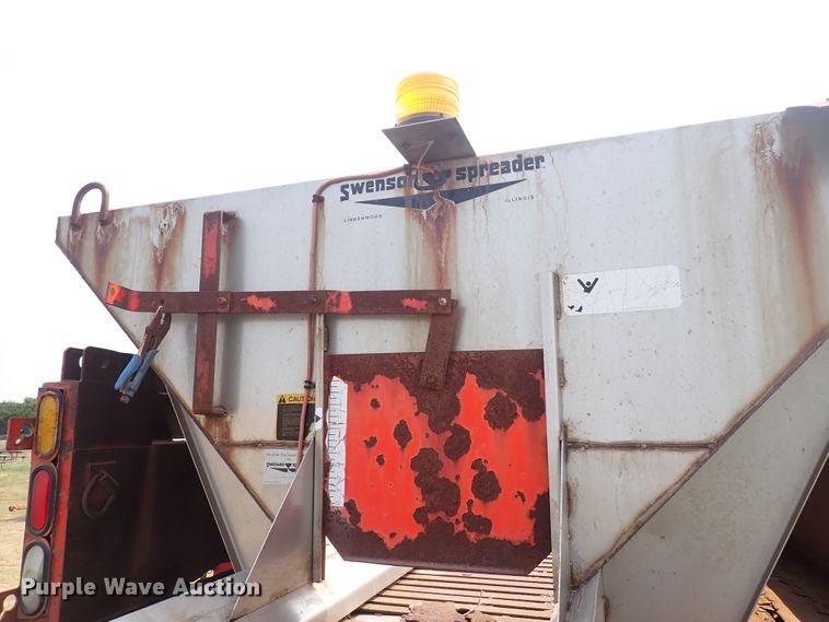 image for item IJ9906 1993 International 4900  dump truck