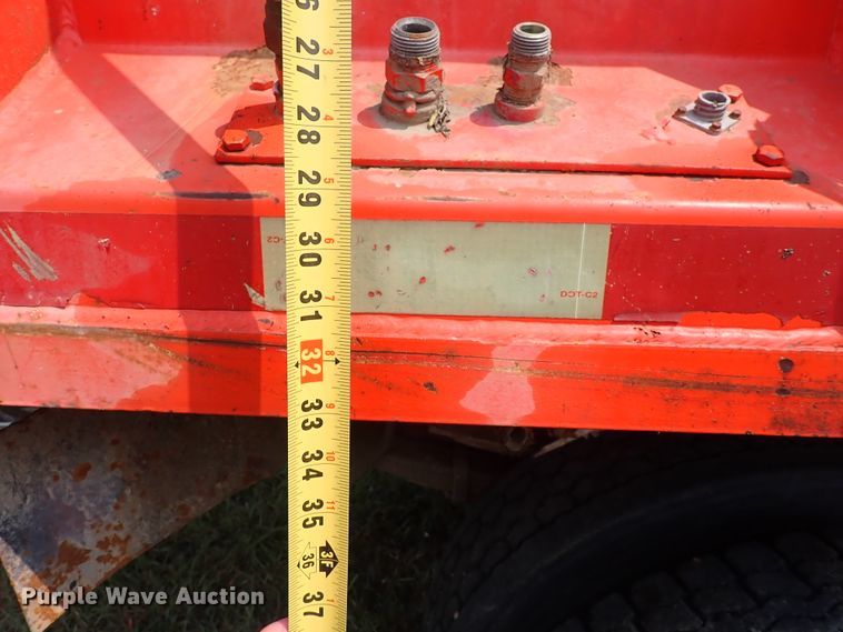 image for item IJ9906 1993 International 4900  dump truck