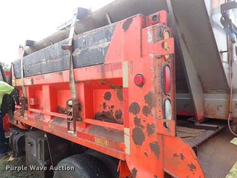 image for item IJ9906 1993 International 4900  dump truck