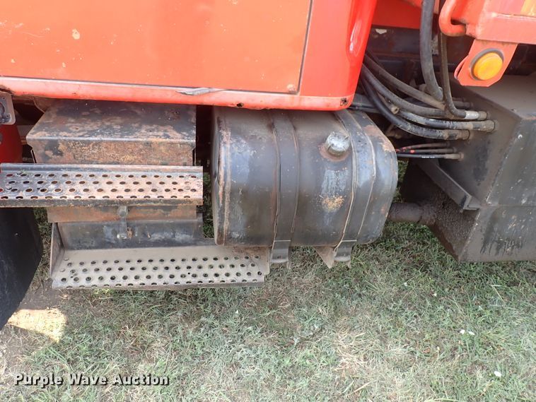 image for item IJ9906 1993 International 4900  dump truck