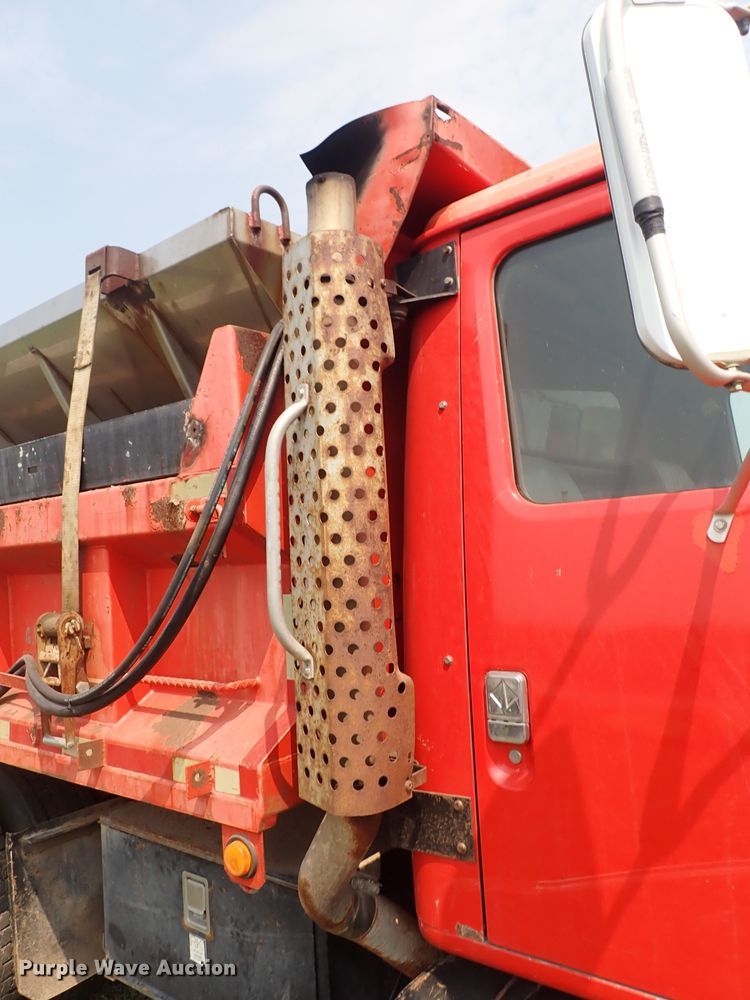 image for item IJ9906 1993 International 4900  dump truck