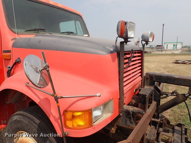 image for item IJ9906 1993 International 4900  dump truck