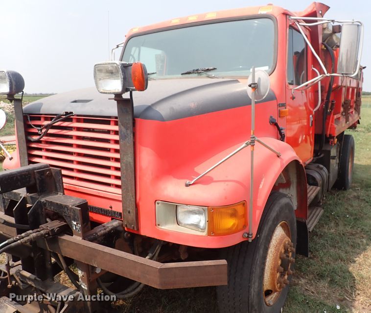 image for item IJ9906 1993 International 4900  dump truck