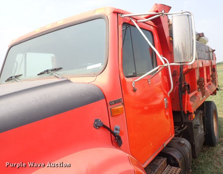 image for item IJ9906 1993 International 4900  dump truck