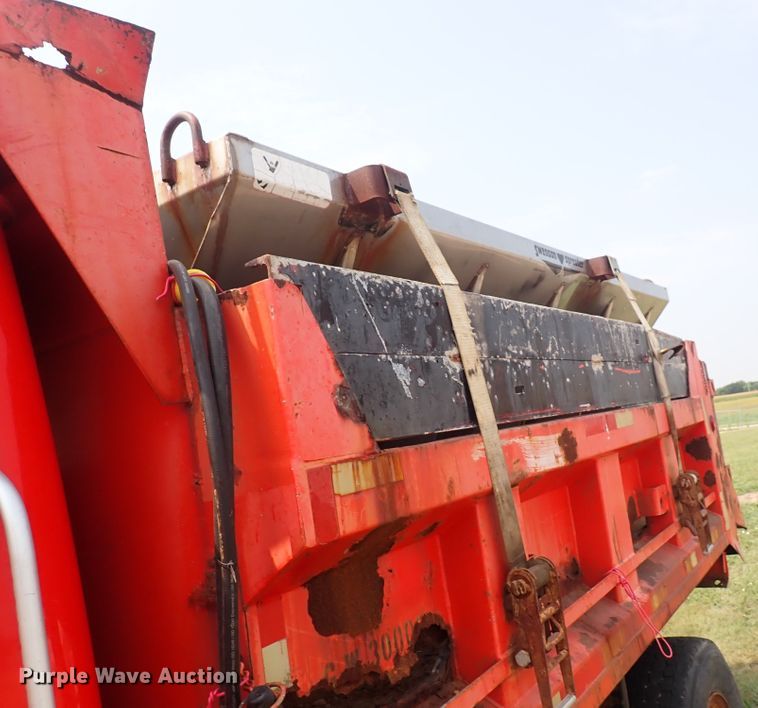 image for item IJ9906 1993 International 4900  dump truck