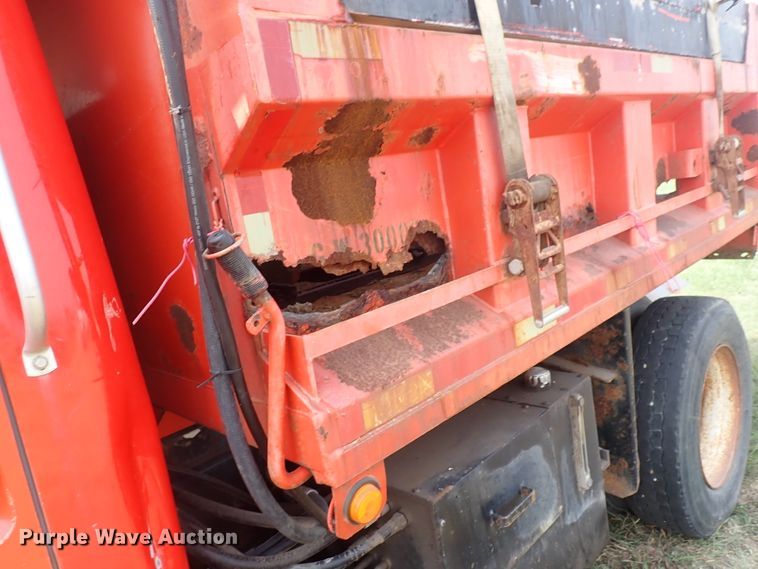 image for item IJ9906 1993 International 4900  dump truck