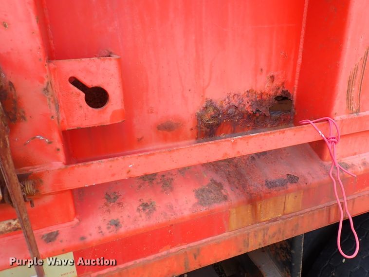 image for item IJ9906 1993 International 4900  dump truck