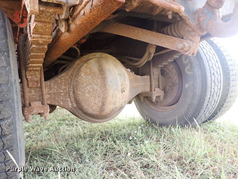 image for item IJ9906 1993 International 4900  dump truck