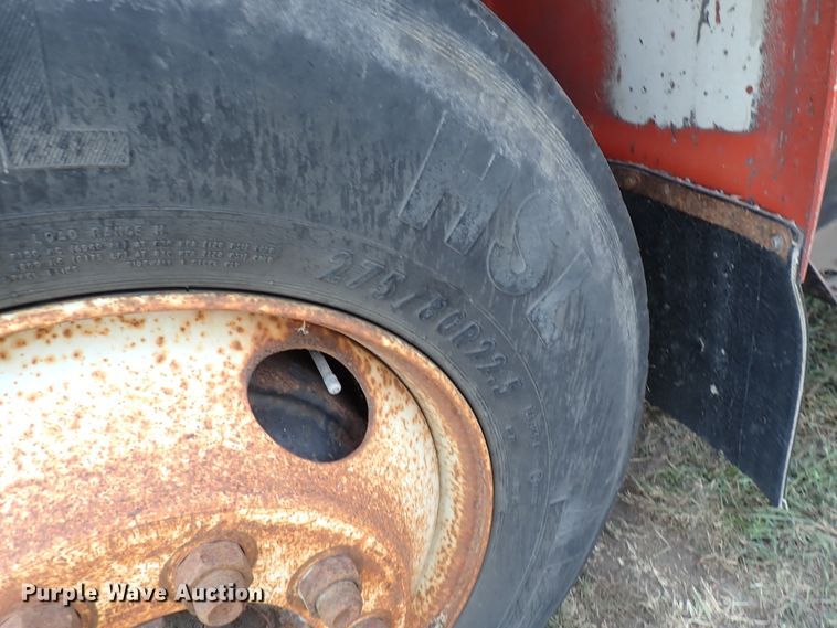 image for item IJ9906 1993 International 4900  dump truck