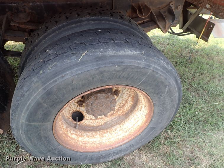 image for item IJ9906 1993 International 4900  dump truck