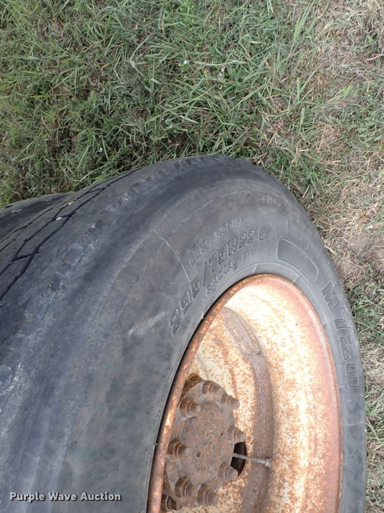 image for item IJ9906 1993 International 4900  dump truck