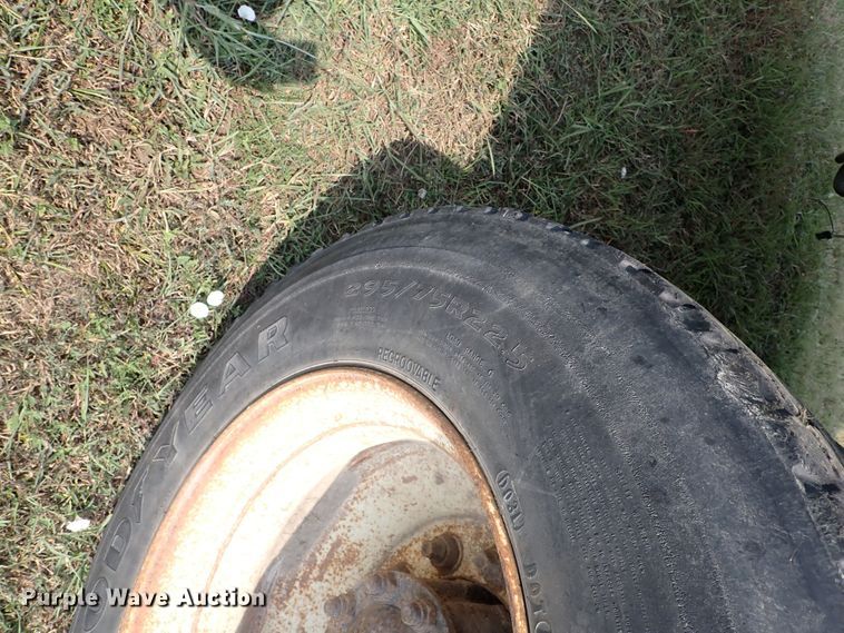 image for item IJ9906 1993 International 4900  dump truck