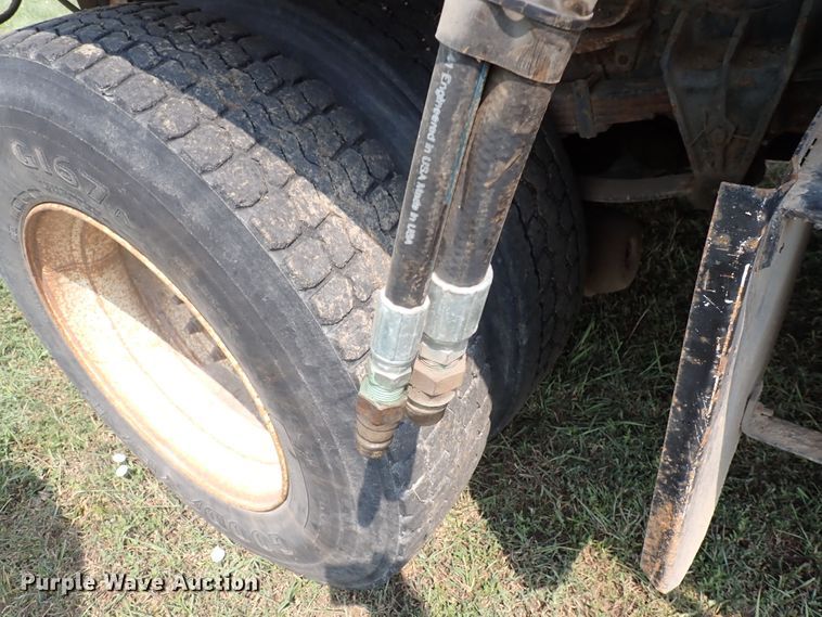 image for item IJ9906 1993 International 4900  dump truck