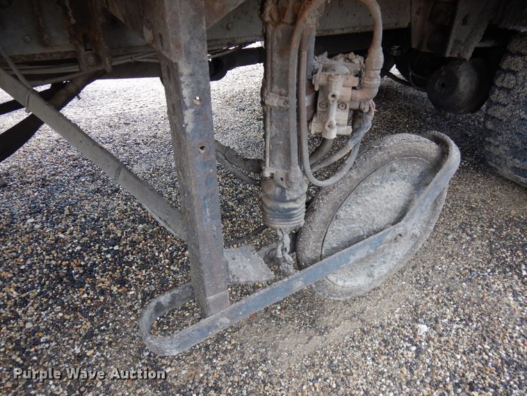 image for item IL9961 1981 International 1854  oil distributor truck