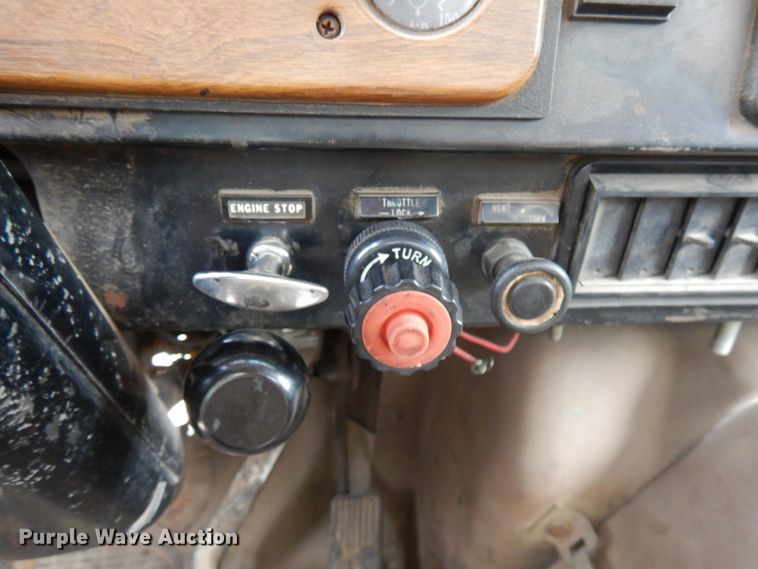 image for item IL9961 1981 International 1854  oil distributor truck