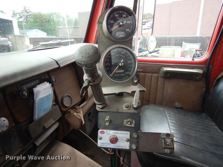 image for item IL9961 1981 International 1854  oil distributor truck