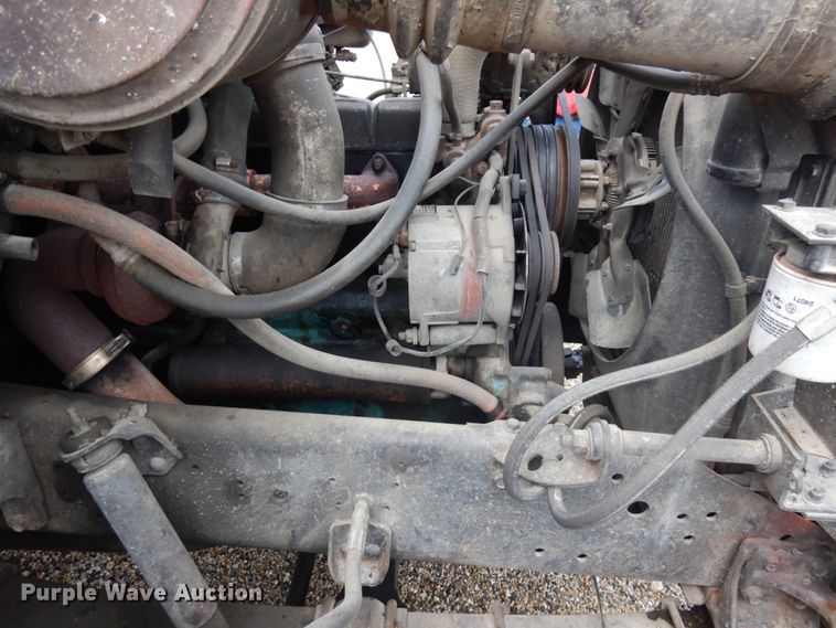 image for item IL9961 1981 International 1854  oil distributor truck