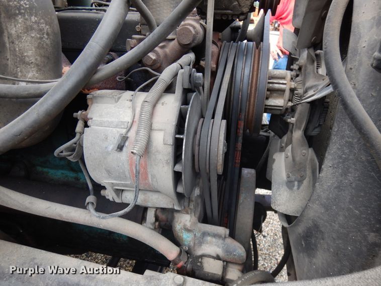 image for item IL9961 1981 International 1854  oil distributor truck