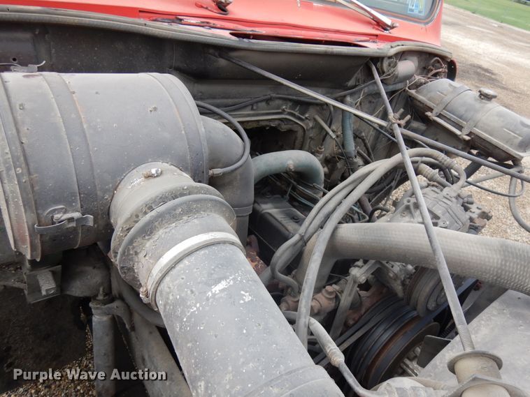 image for item IL9961 1981 International 1854  oil distributor truck