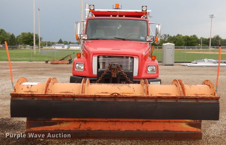 image for item IL9962 2001 Freightliner FL80  dump truck