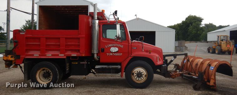 image for item IL9962 2001 Freightliner FL80  dump truck