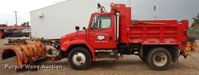 image for item IL9962 2001 Freightliner FL80  dump truck