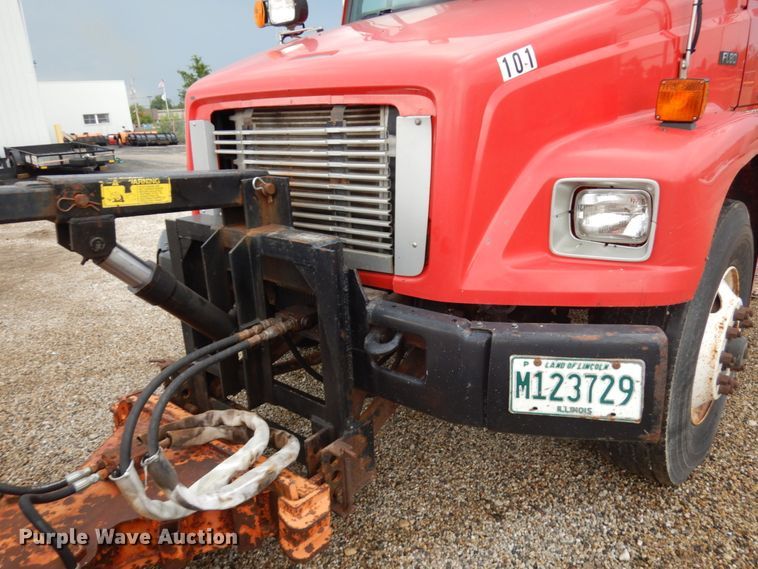 image for item IL9962 2001 Freightliner FL80  dump truck