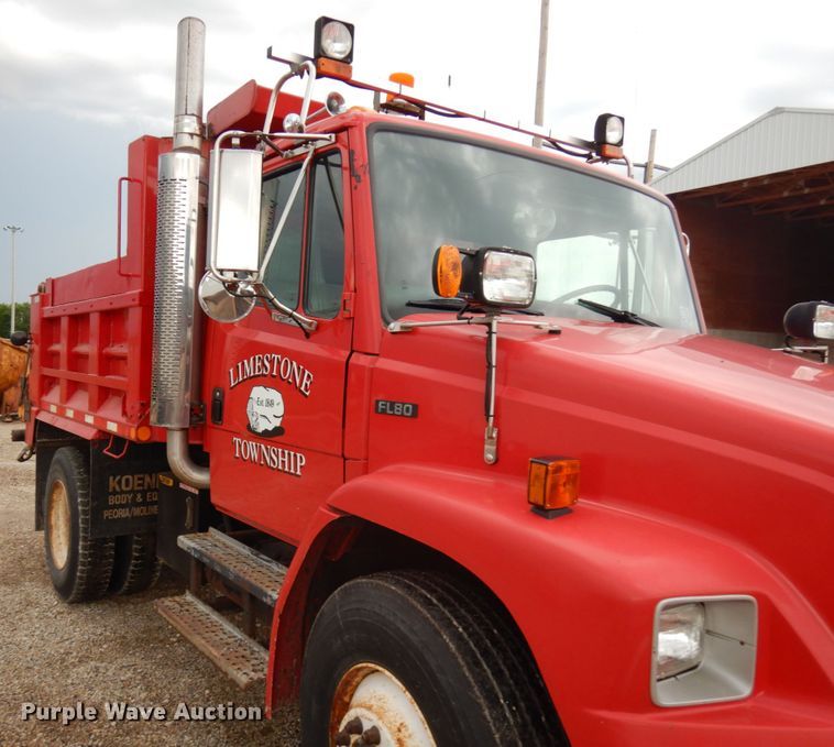 image for item IL9962 2001 Freightliner FL80  dump truck