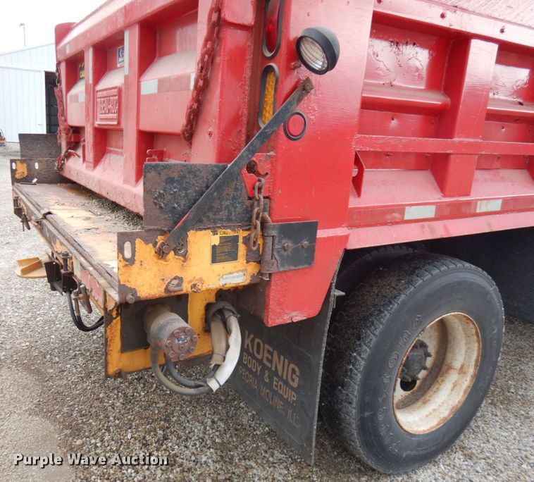 image for item IL9962 2001 Freightliner FL80  dump truck