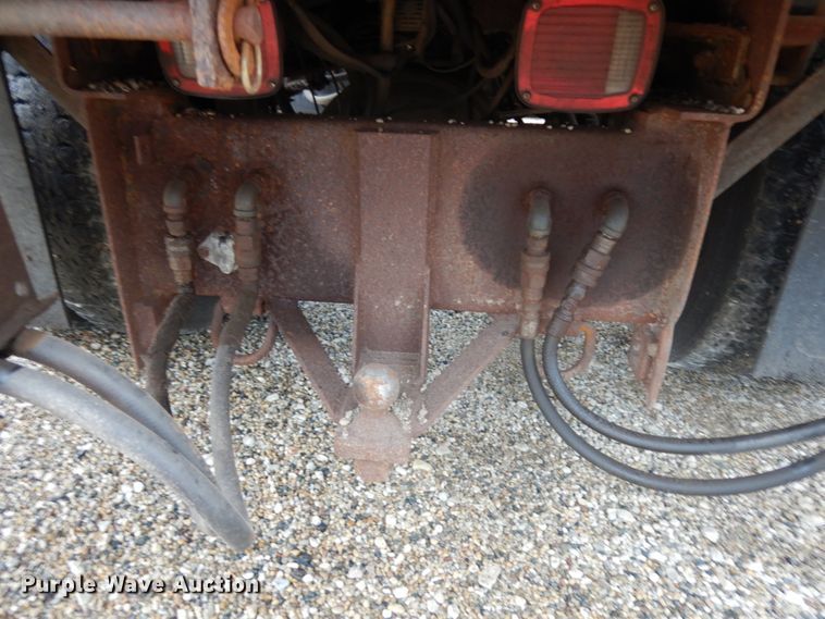 image for item IL9962 2001 Freightliner FL80  dump truck