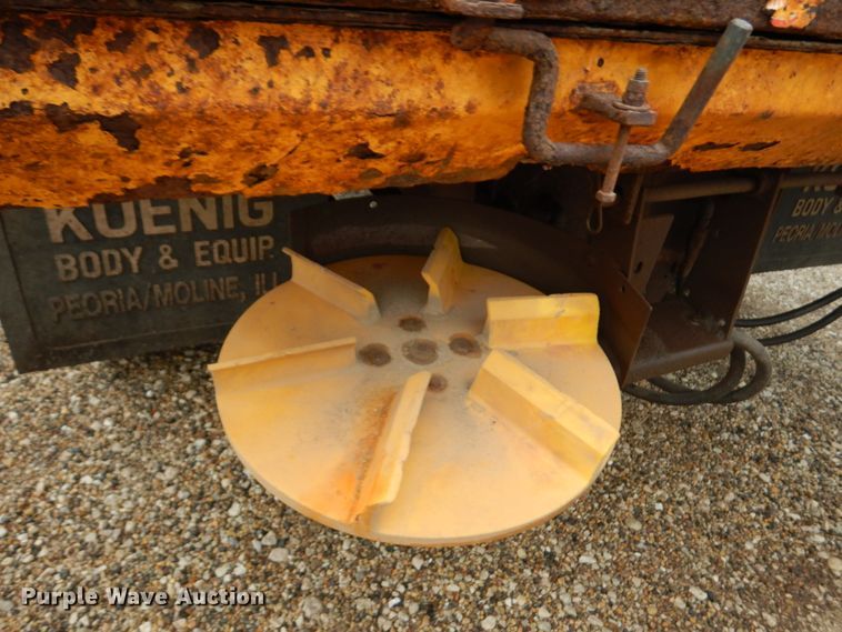 image for item IL9962 2001 Freightliner FL80  dump truck