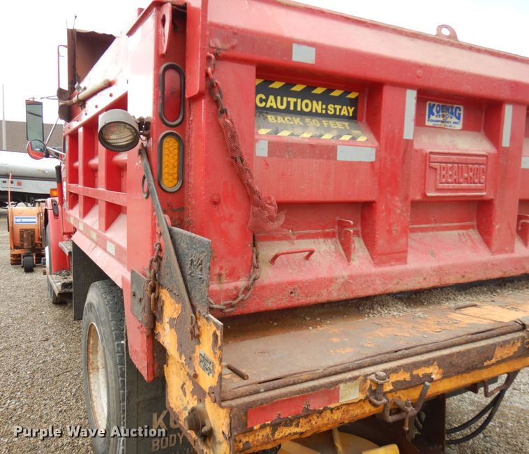 image for item IL9962 2001 Freightliner FL80  dump truck