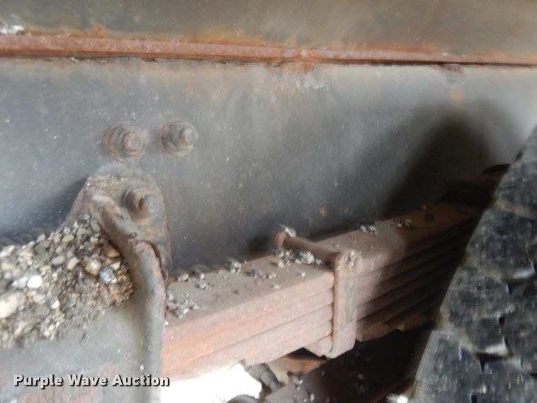 image for item IL9962 2001 Freightliner FL80  dump truck