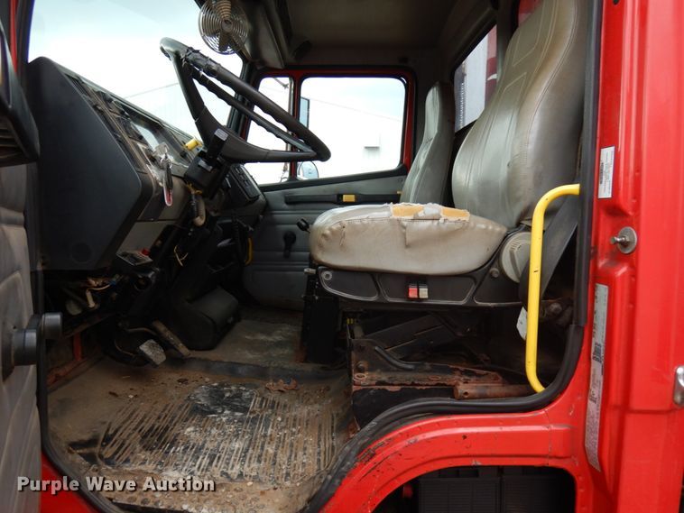 image for item IL9962 2001 Freightliner FL80  dump truck