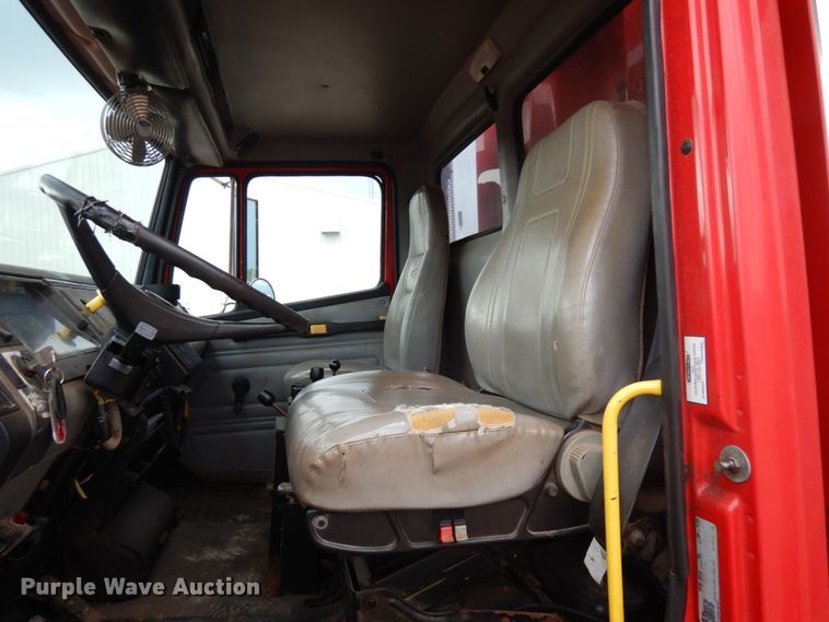 image for item IL9962 2001 Freightliner FL80  dump truck